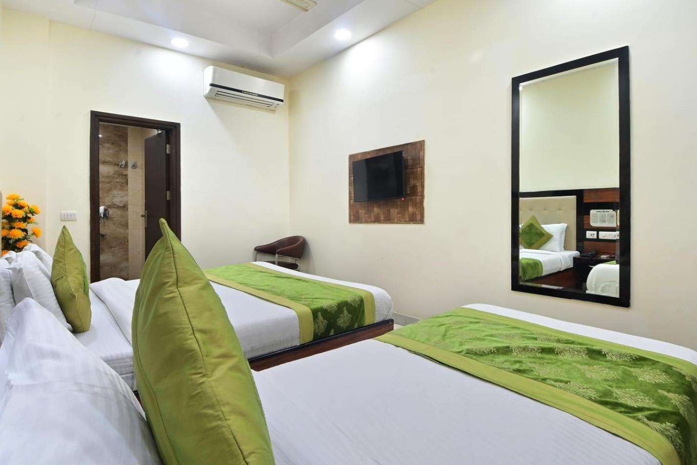Hotel Emporio View - New Delhi Railway Station - Paharganj Zewnętrze zdjęcie